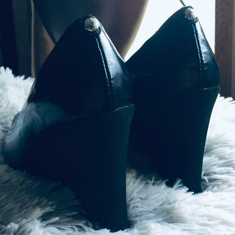 SOLD DNB Michael Kors Black Wedges - Picture 4 of 7